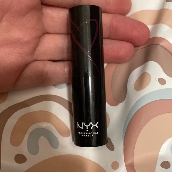 🆕NYX- Shout Loud Satin Lipstick: INTO THE NIGHT - Picture 5 of 6